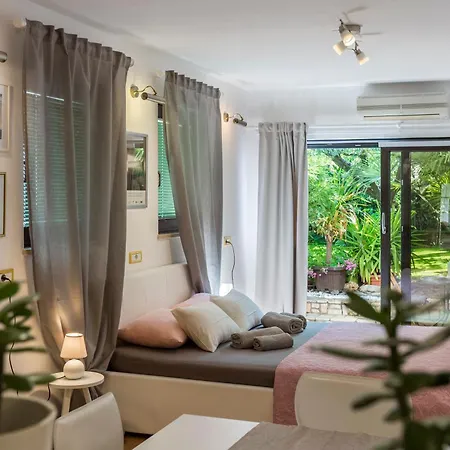 M&M Studio Apartments Rovinj Exterior photo
